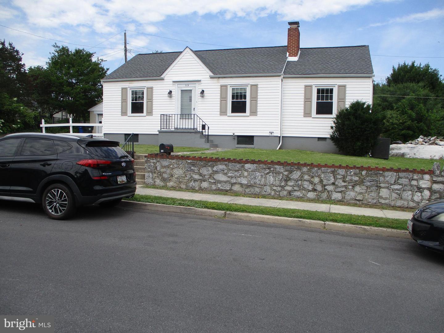 719 Chestnut St Property Photo 2