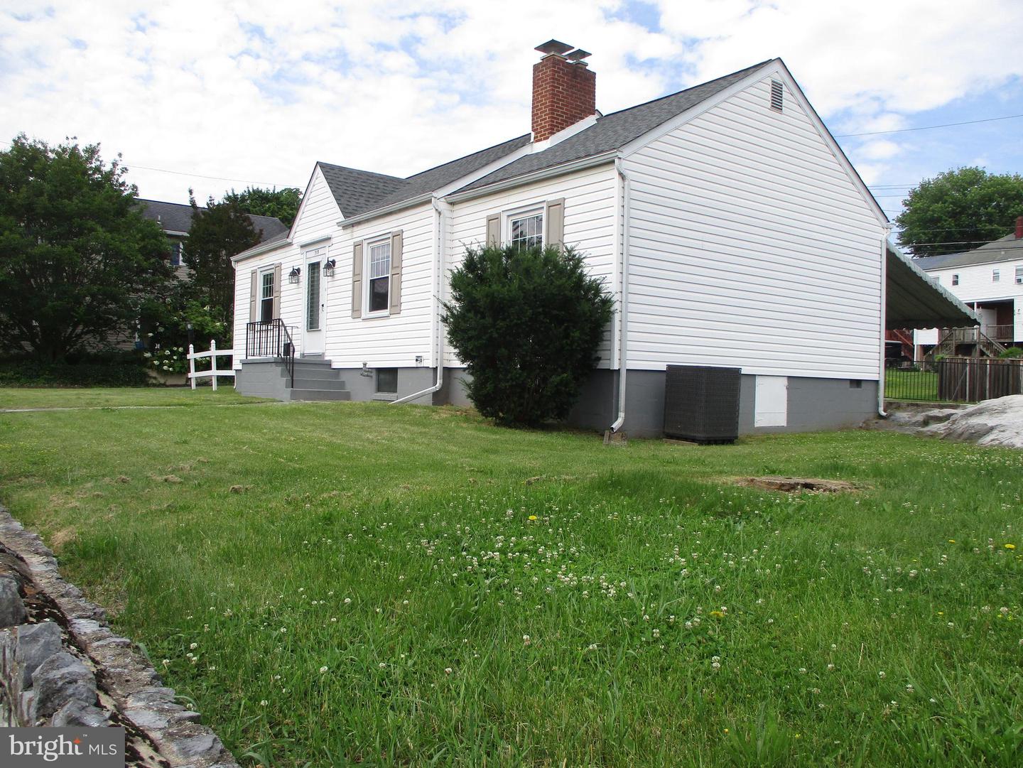 719 Chestnut St Property Photo 3
