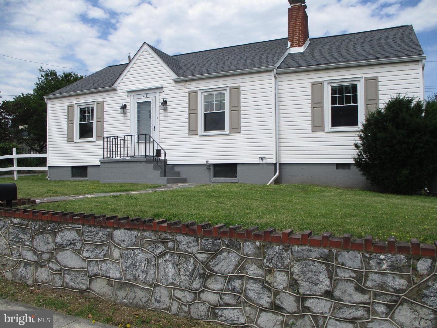 719 Chestnut St Property Photo 4
