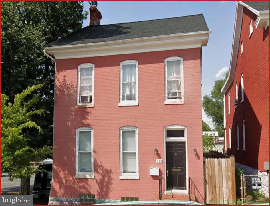 228 E Washington St Property Photo 1