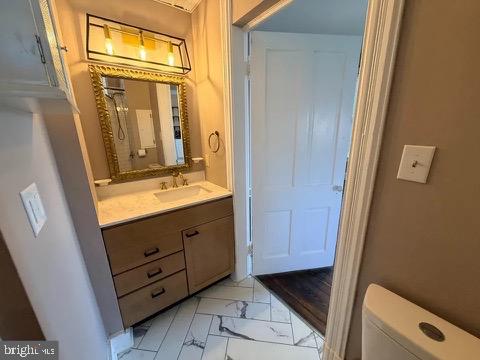 228 E Washington St Property Photo 8