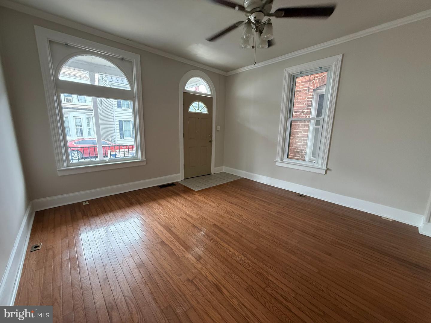 443 N Mulberry St Property Photo 3