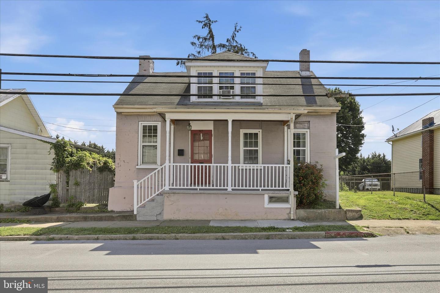 105 S Artizan St Property Photo 1