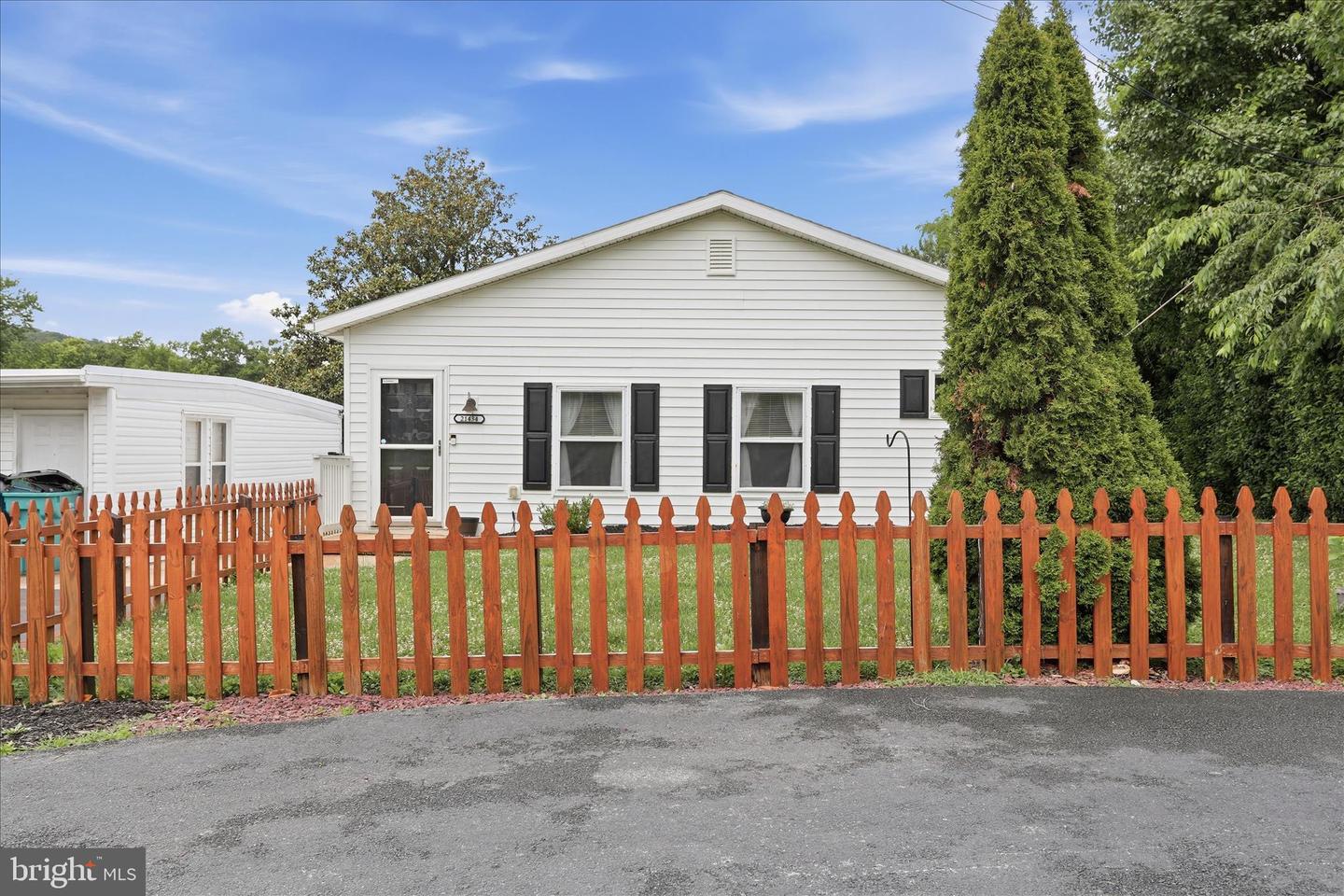 21434 Greenbrier Rd Property Photo 1