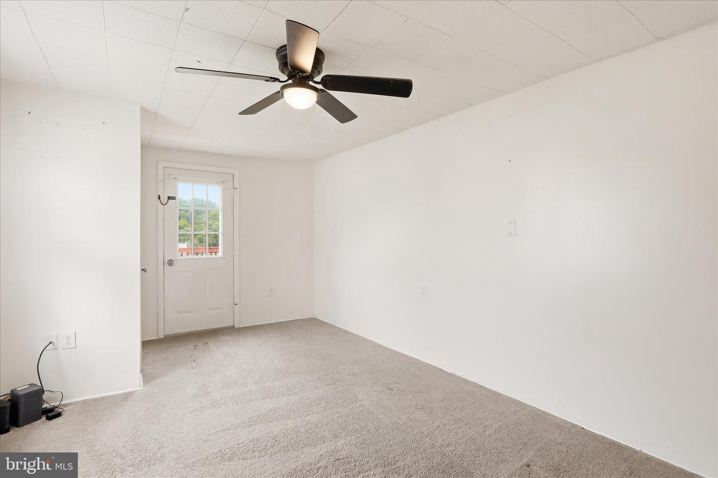 21434 Greenbrier Rd Property Photo 8