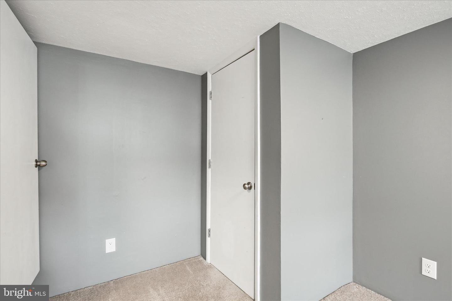 21434 Greenbrier Rd Property Photo 16