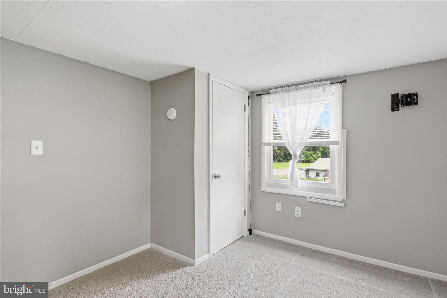 21434 Greenbrier Rd Property Photo 18