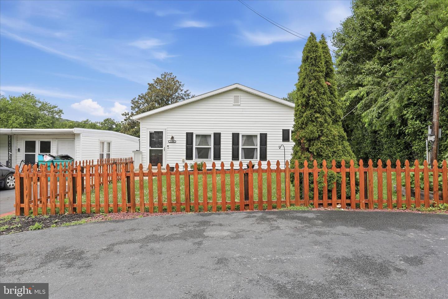 21434 Greenbrier Rd Property Photo 32