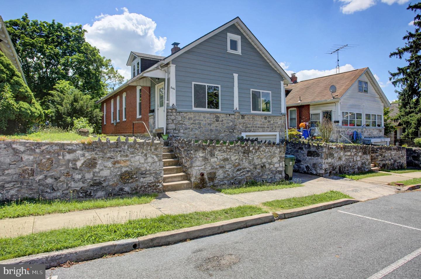 846 Guilford Ave Property Photo 1