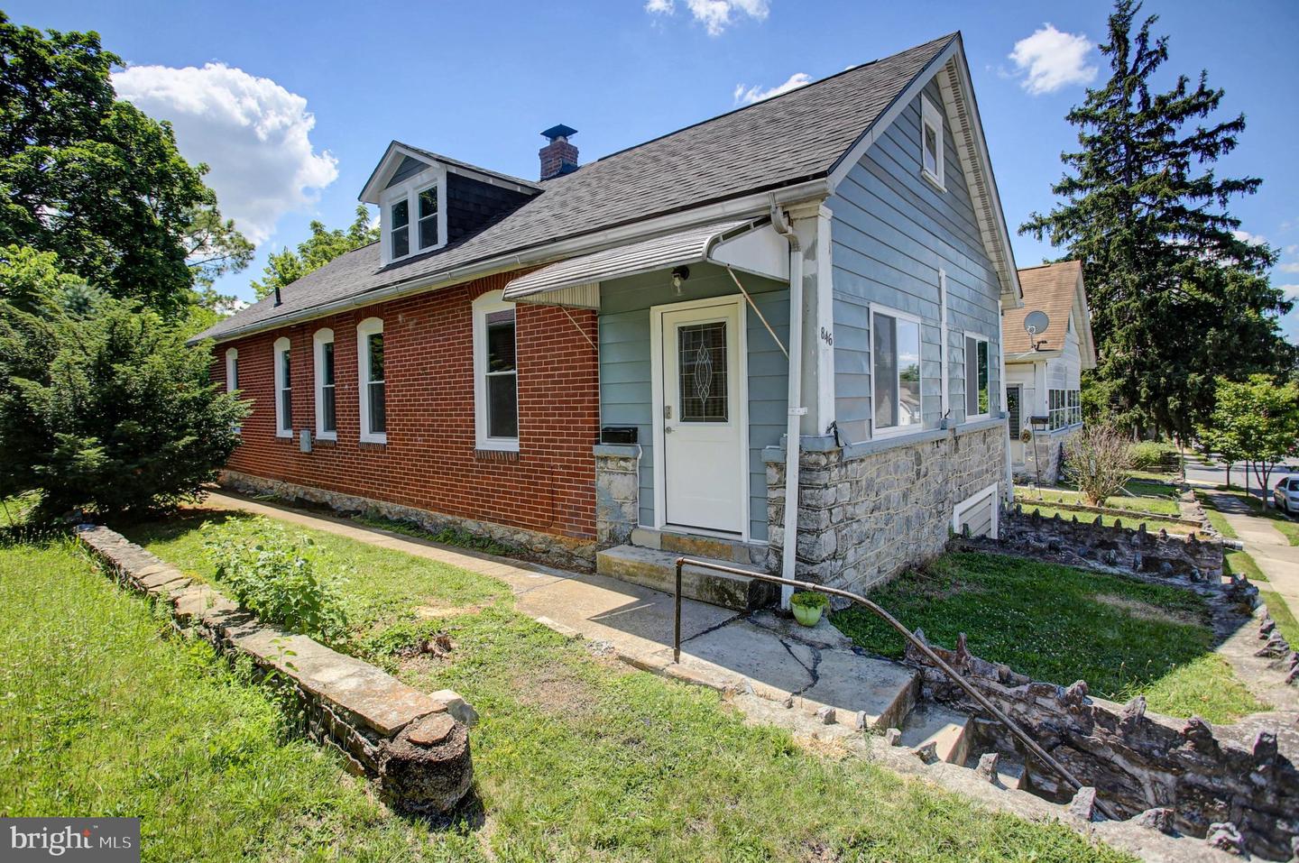 846 Guilford Ave Property Photo 3
