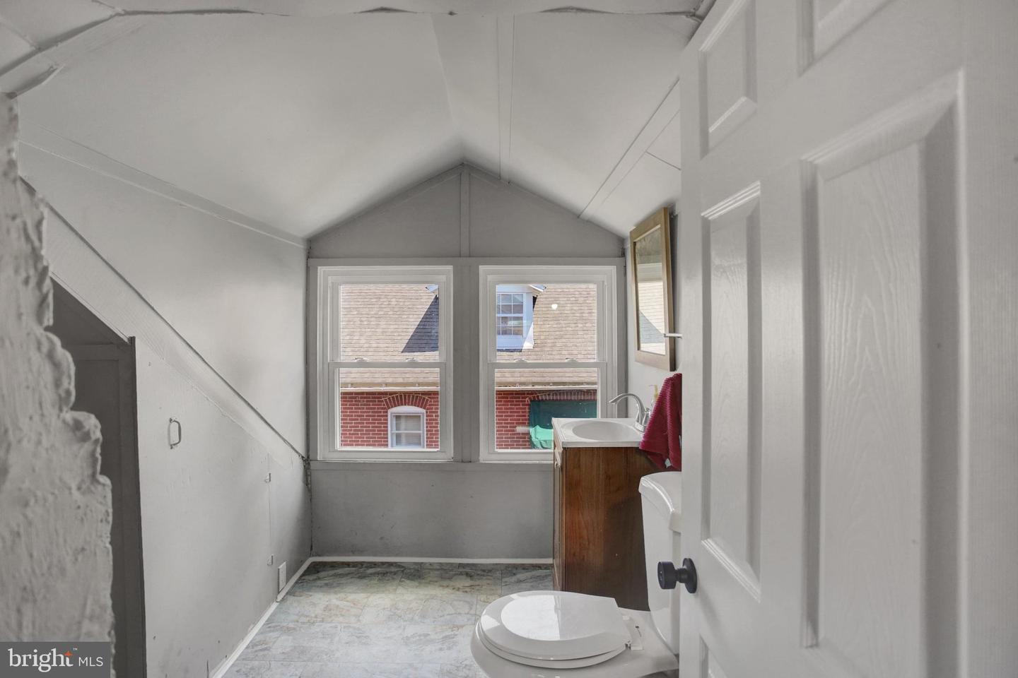 846 Guilford Ave Property Photo 33