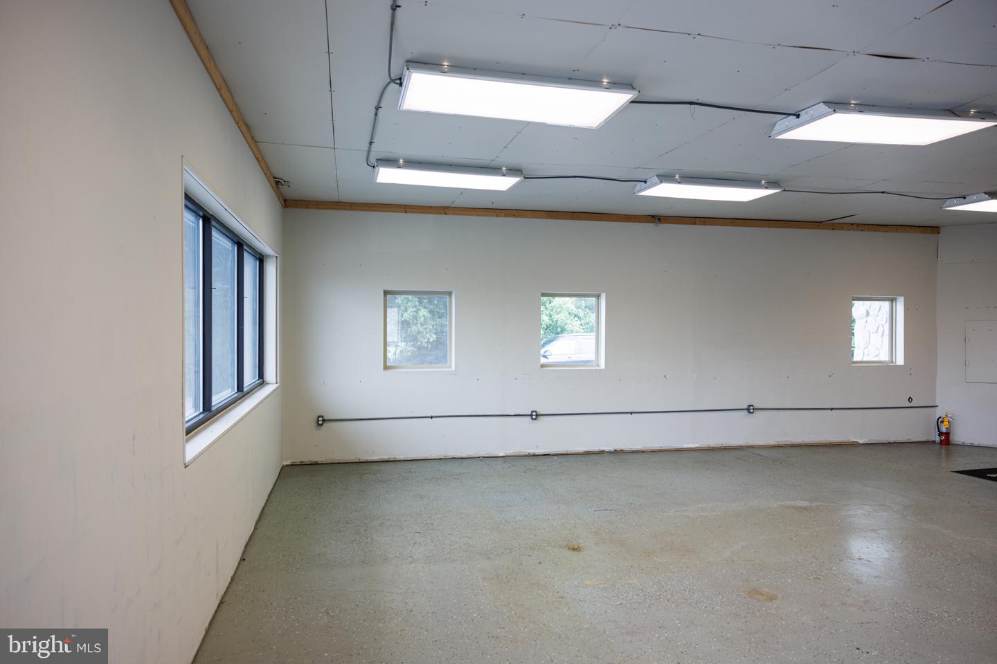21018 Jefferson Blvd Property Photo 12