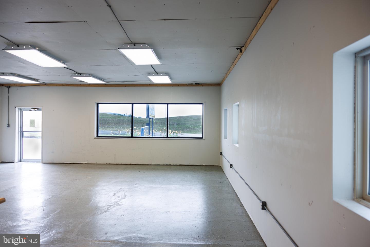 21018 Jefferson Blvd Property Photo 14