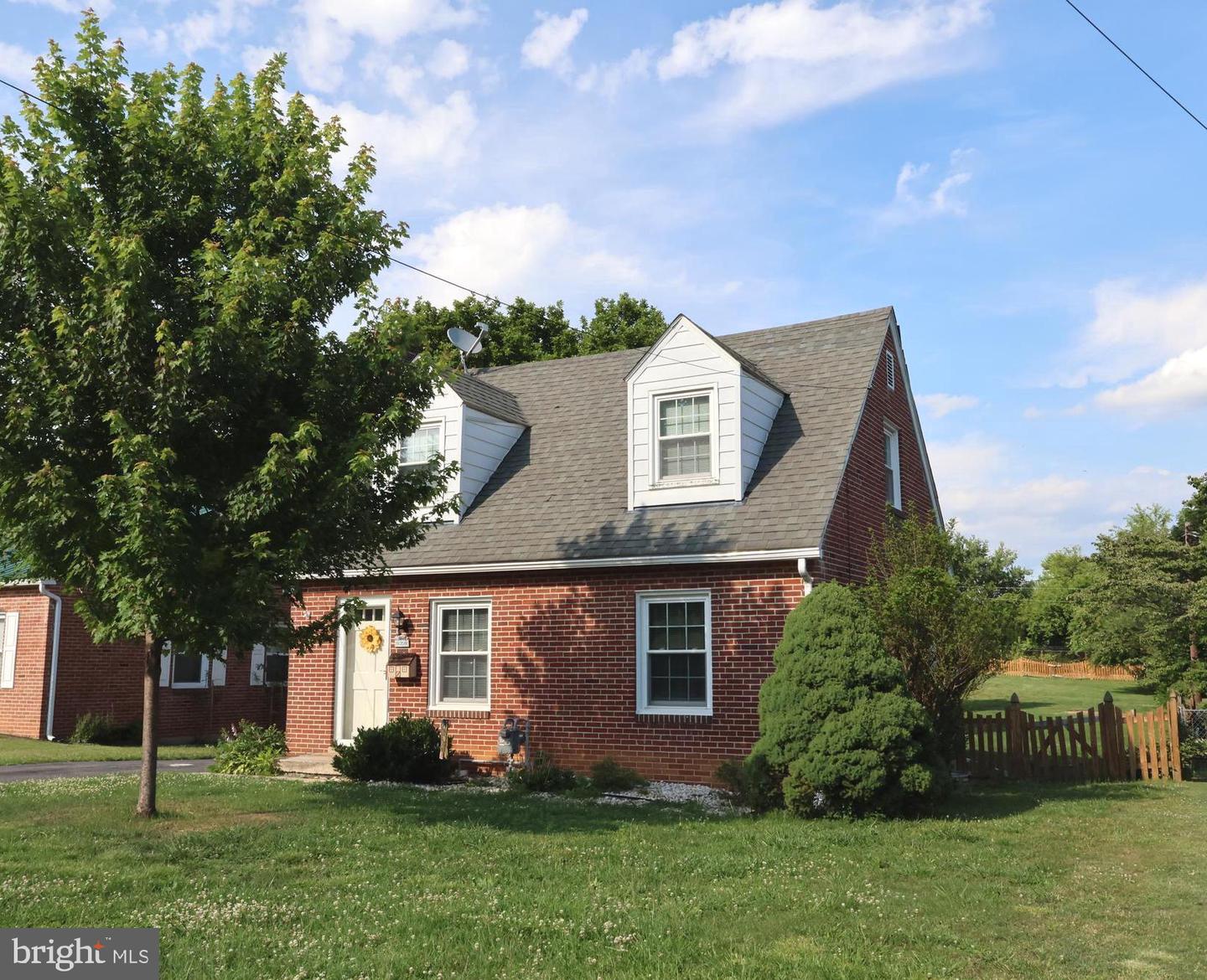 824 Armstrong Ave Property Photo 1