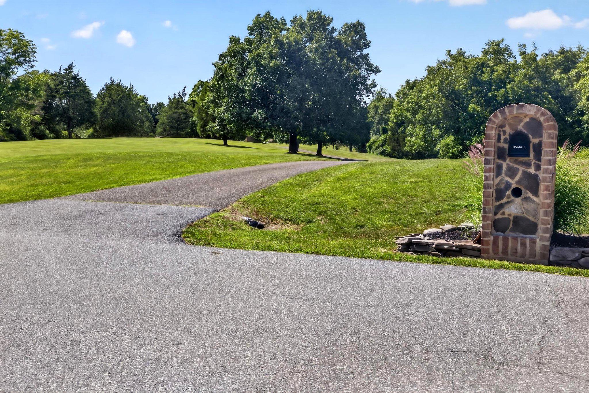 15920 River Bend Ct Property Photo 3