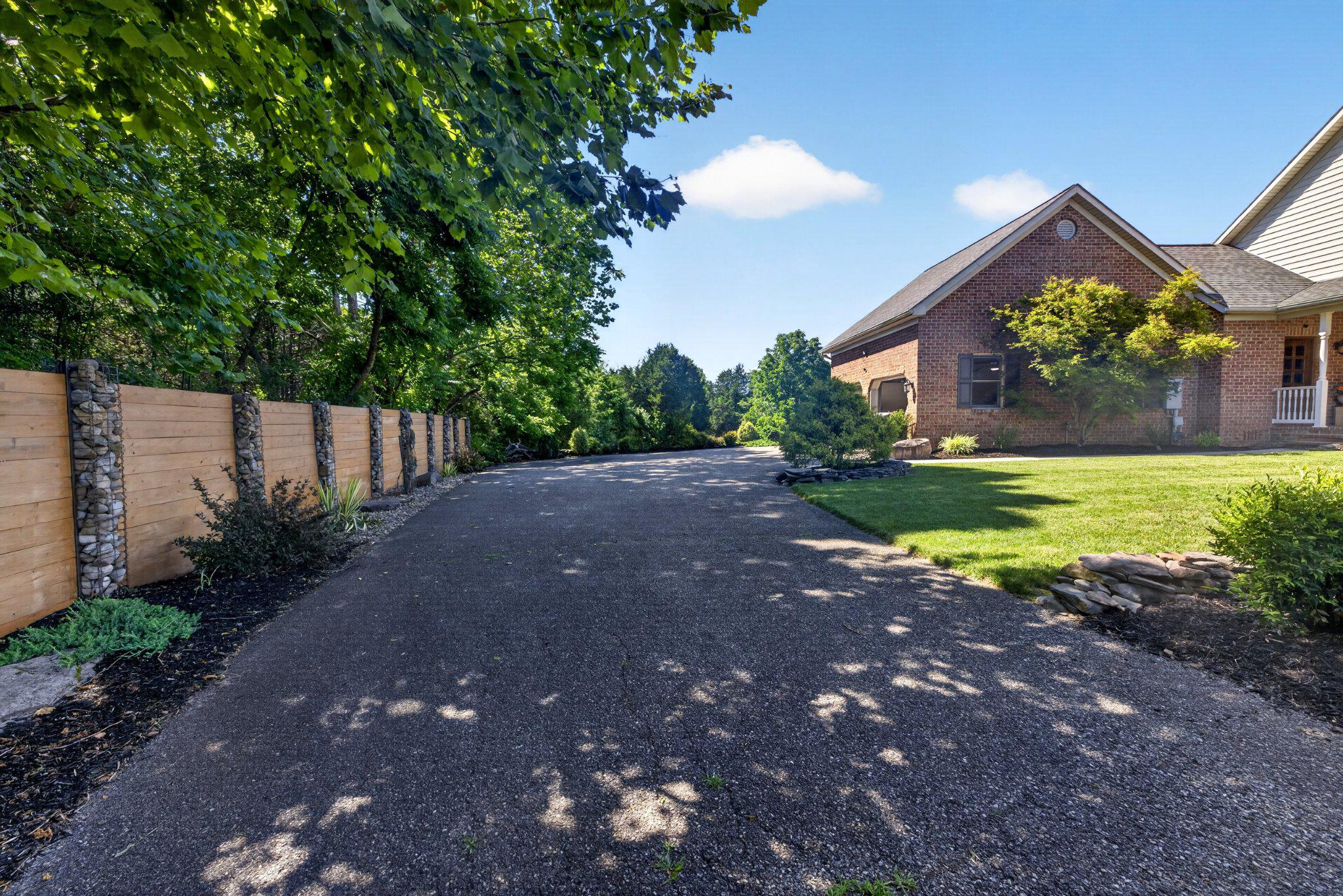 15920 River Bend Ct Property Photo 6