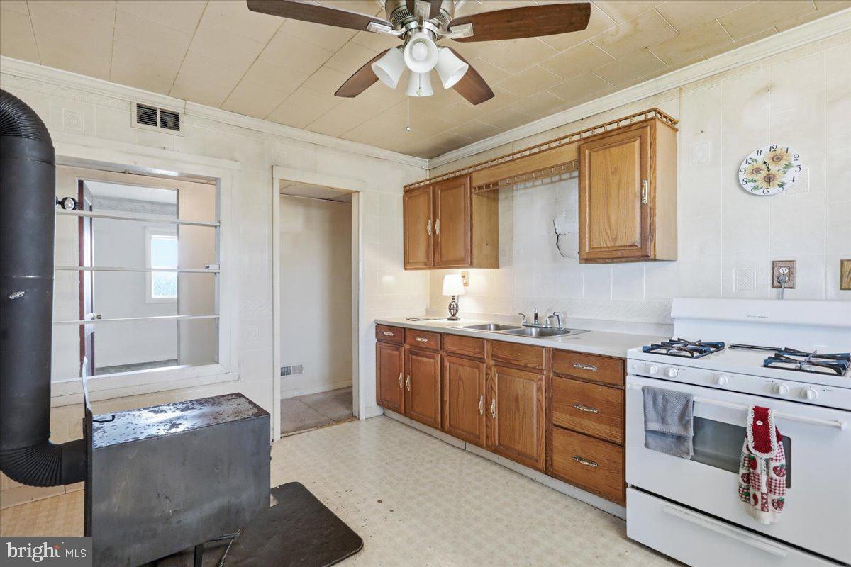 13844 Clear Spring Rd Property Photo 7