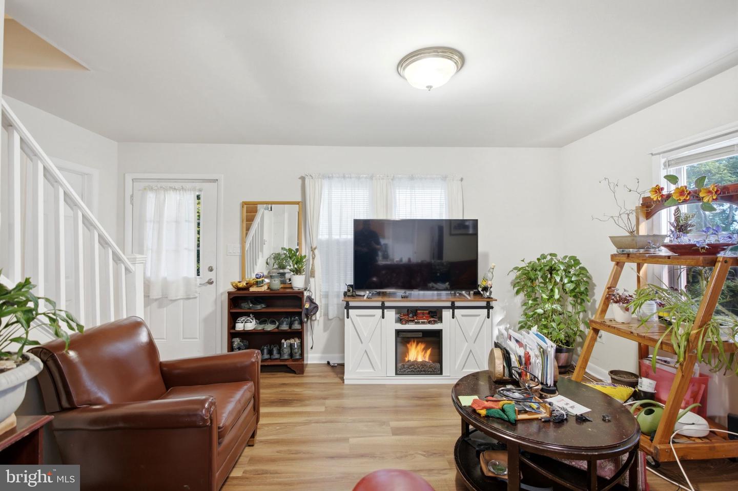 221 Dale St Property Photo 8