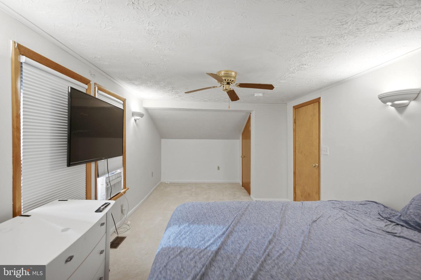 221 Dale St Property Photo 17