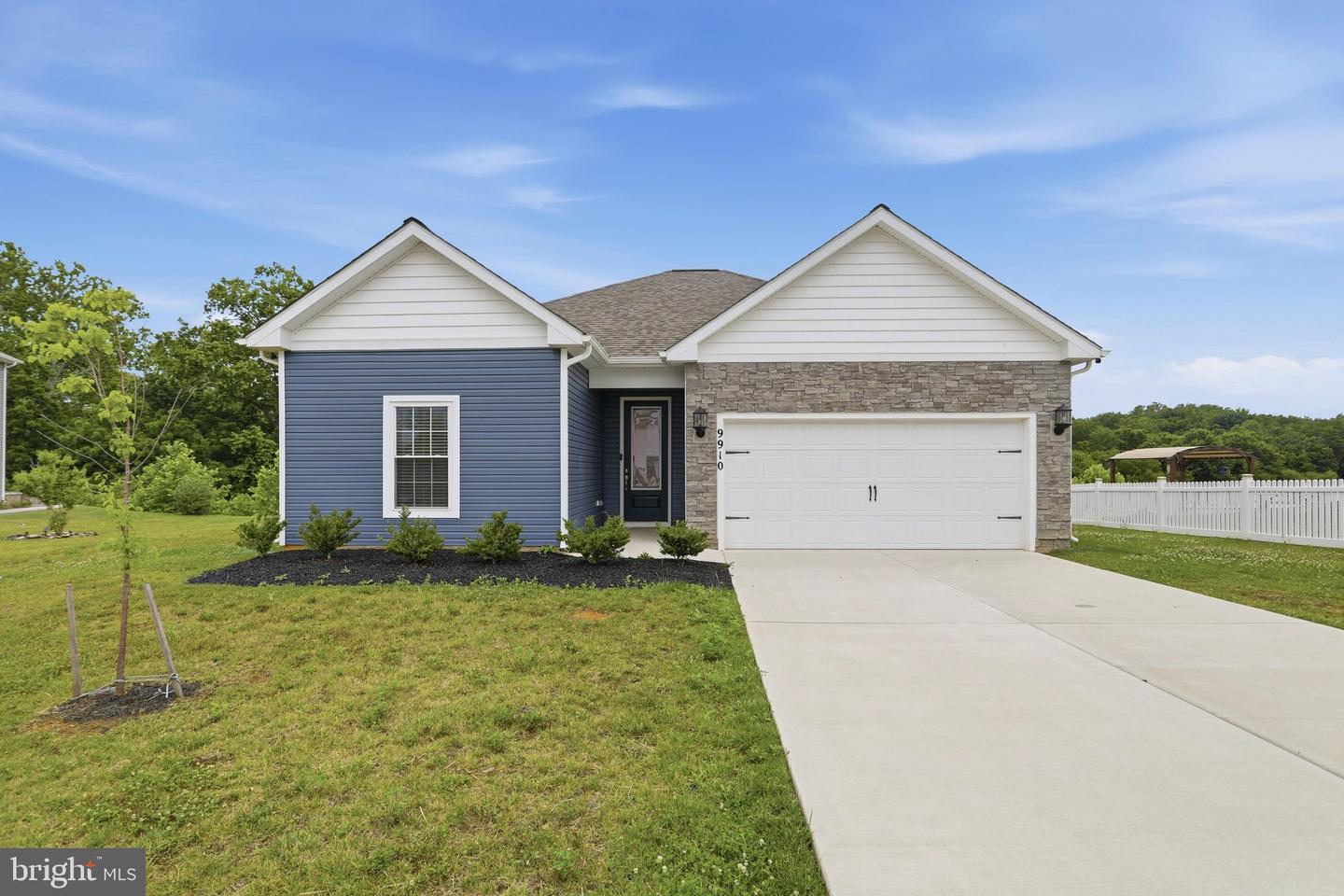 9910 Roulette Dr Property Photo 1