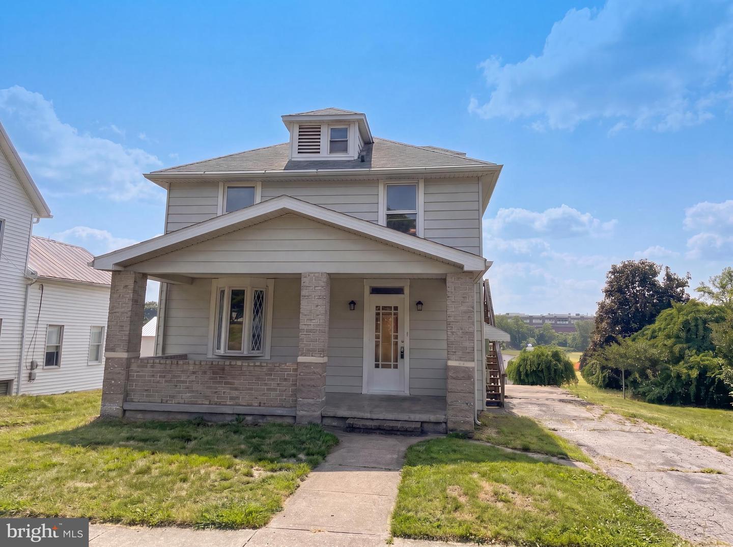 12512 Bradbury Ave Property Photo 1