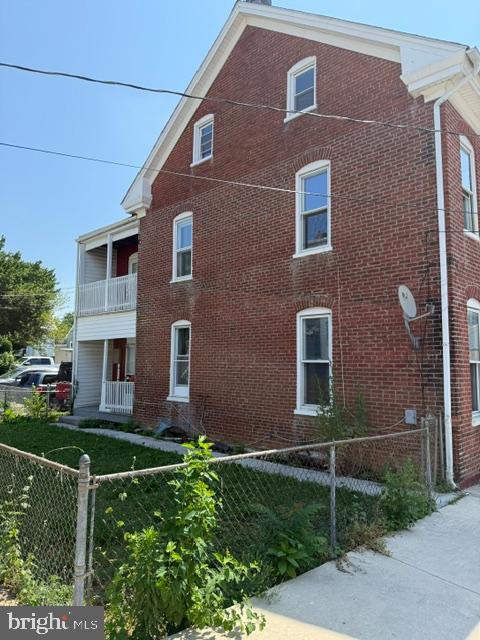 110 Elm St Property Photo 2