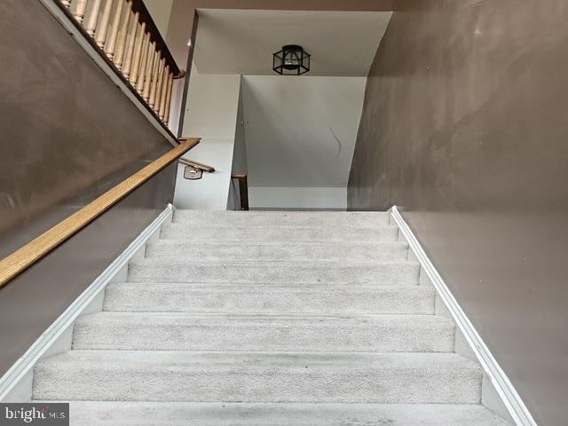 10322 Lantern Ln Property Photo 2