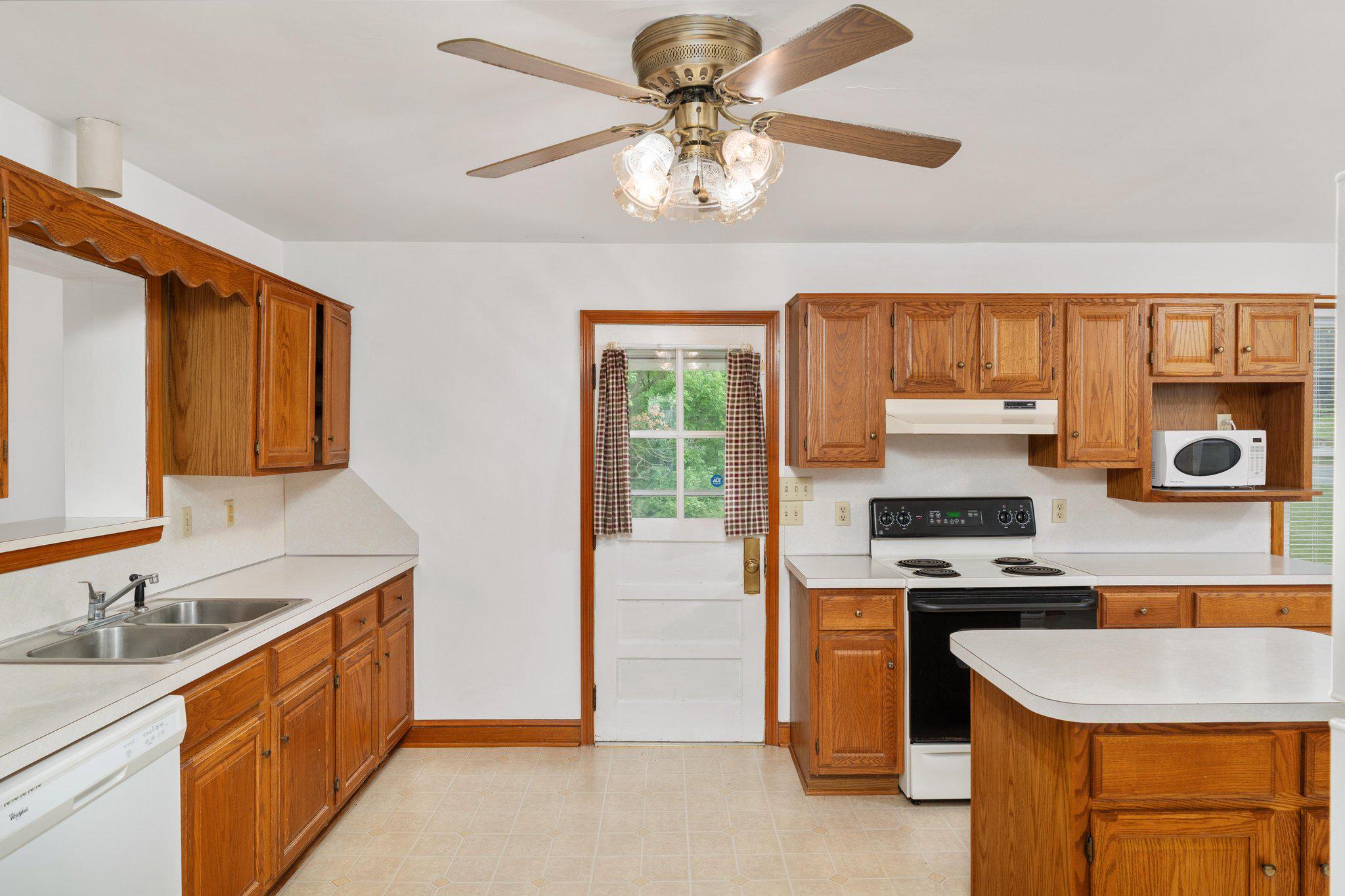 20330 Jefferson Blvd Property Photo 10