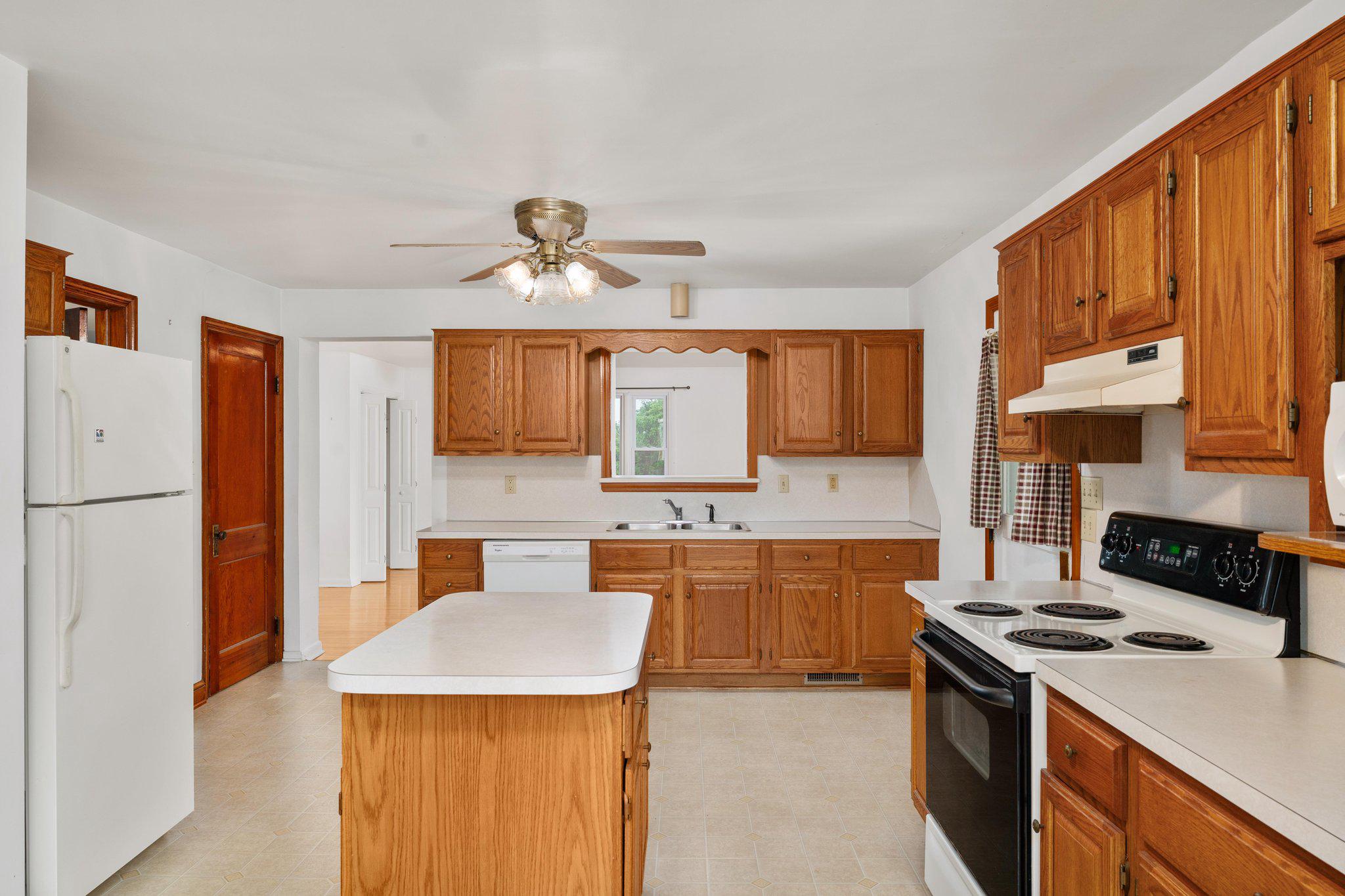 20330 Jefferson Blvd Property Photo 11
