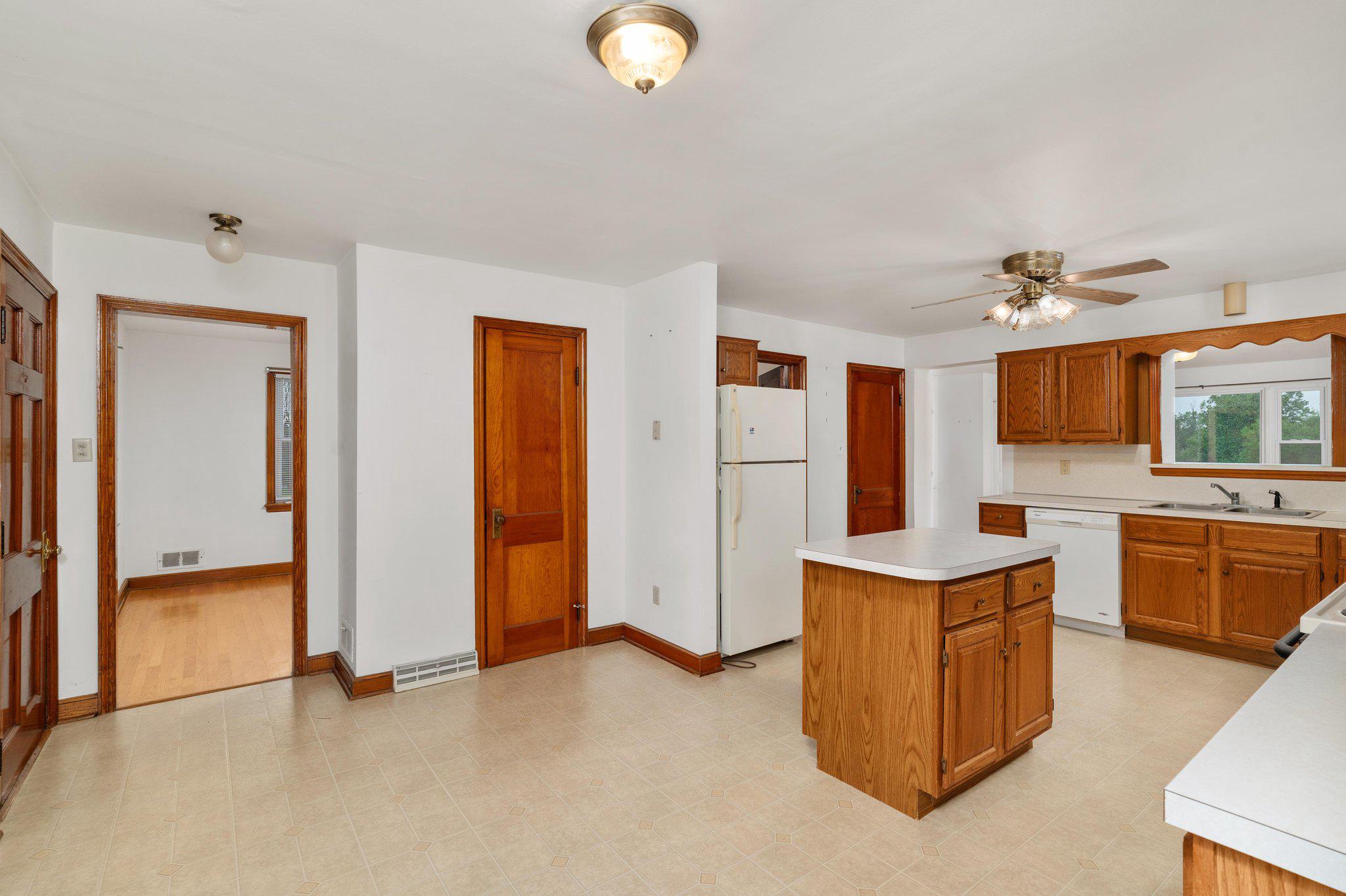 20330 Jefferson Blvd Property Photo 12