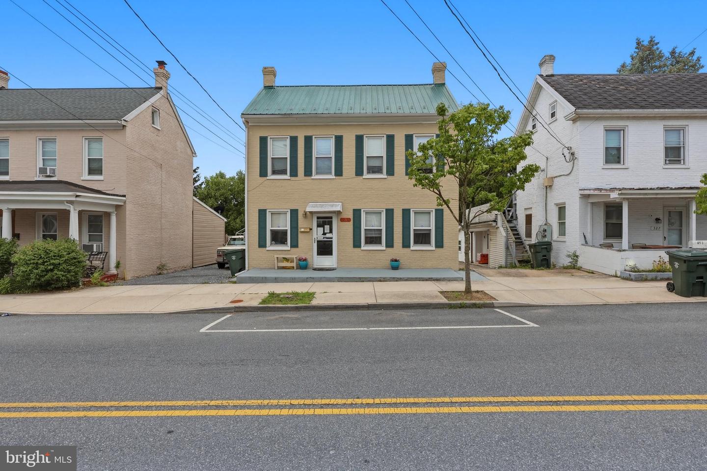 331 Jefferson St Property Photo 2