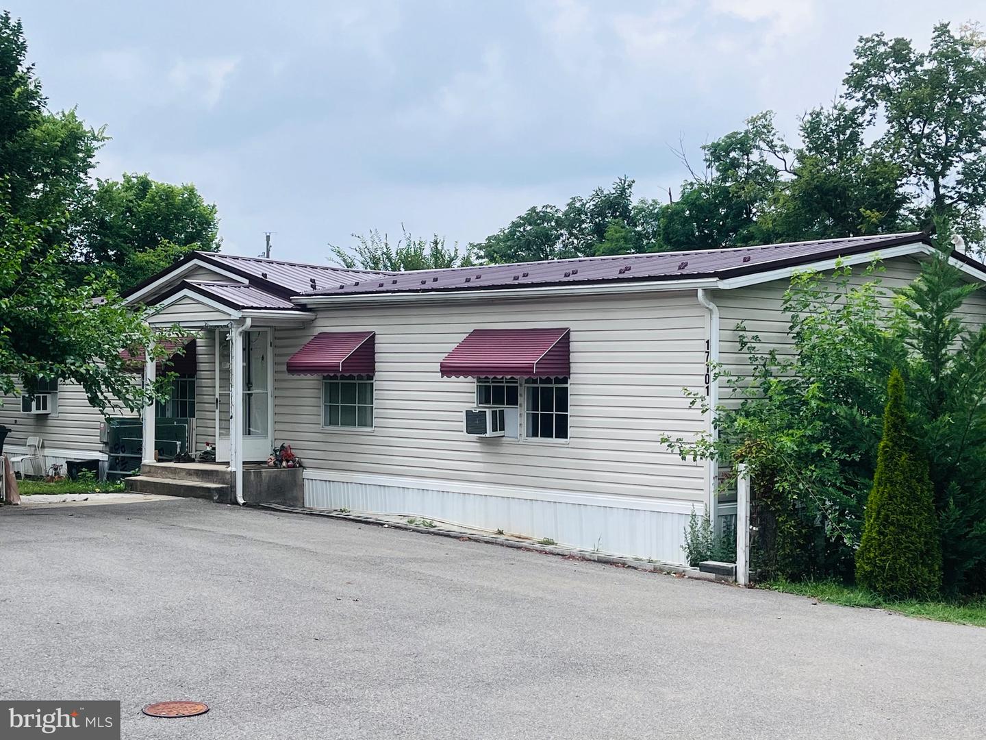 17101 Miner Ave Property Photo 3