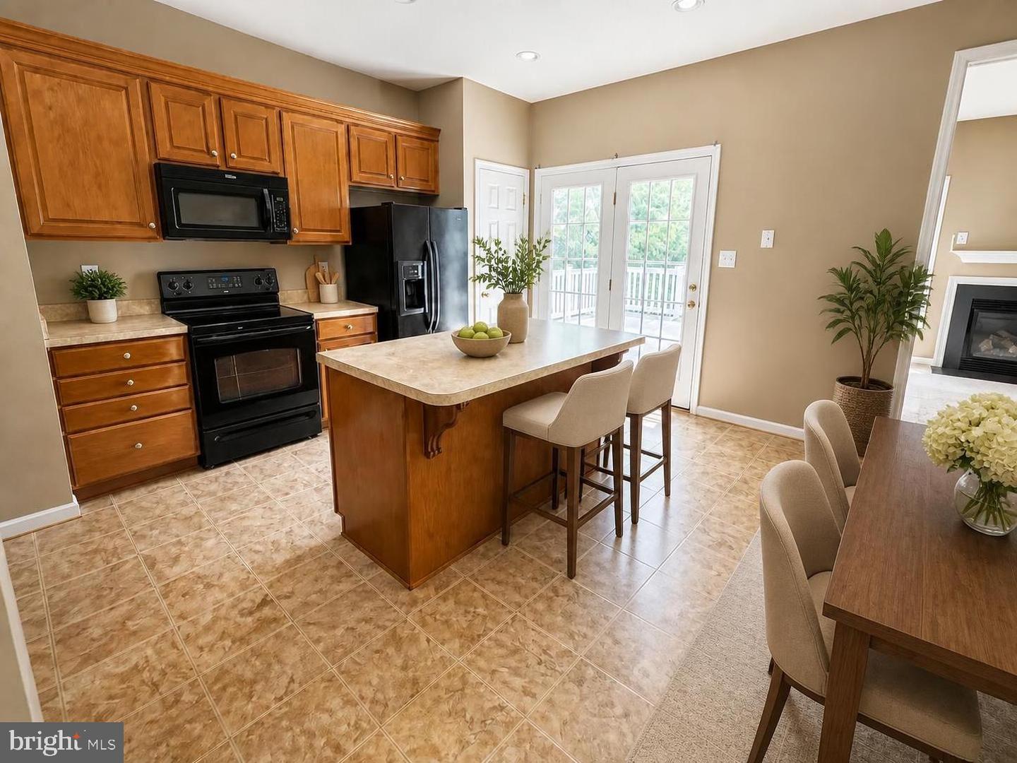 10325 Lantern Ln Property Photo 4