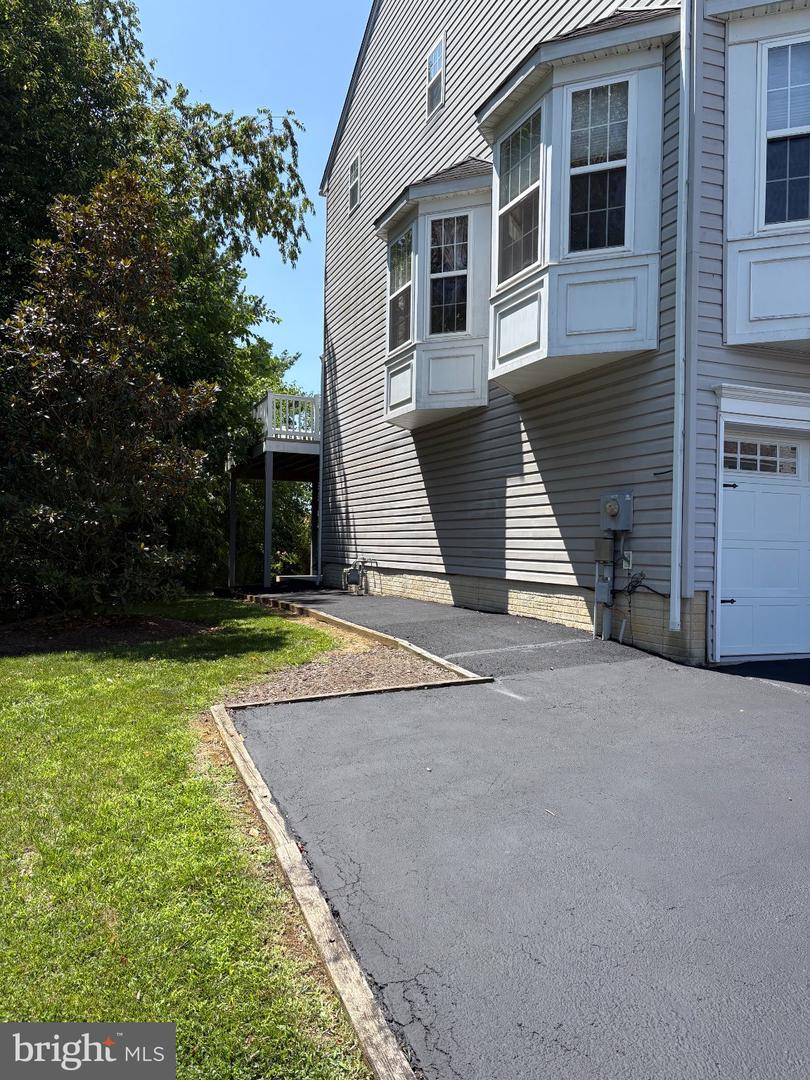 10325 Lantern Ln Property Photo 10