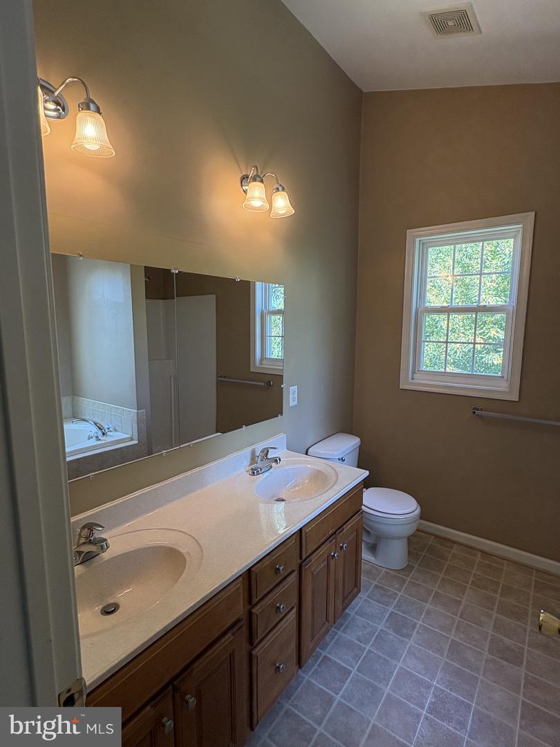 10325 Lantern Ln Property Photo 16