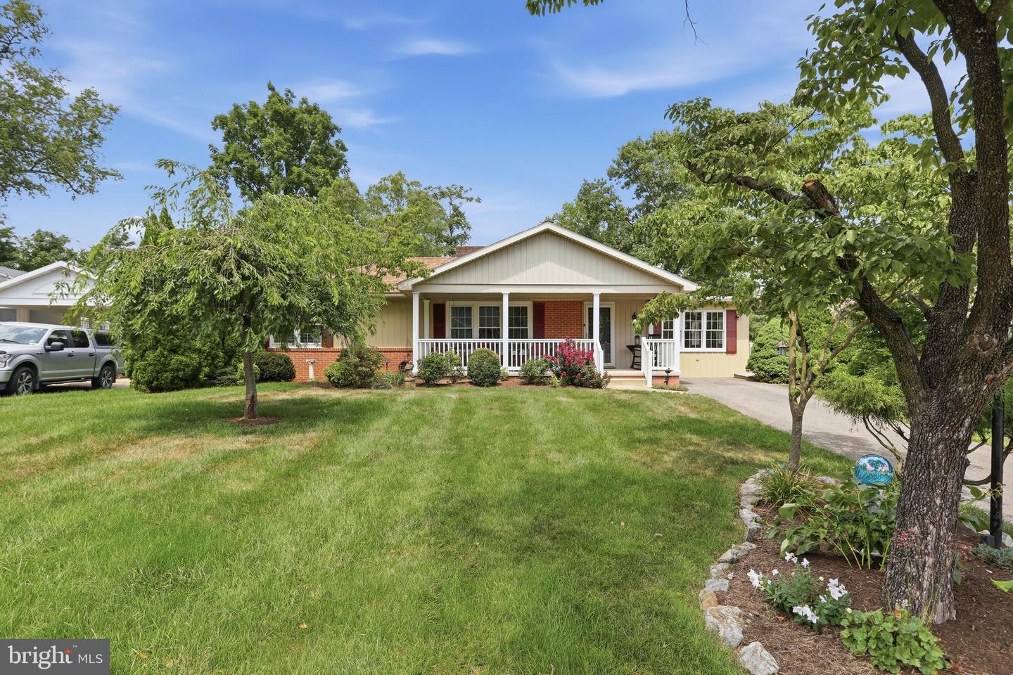 18820 Rolling Rd Property Photo 3