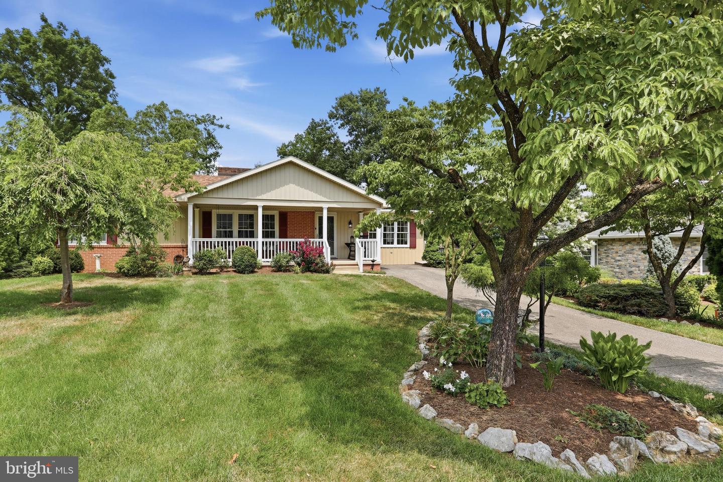 18820 Rolling Rd Property Photo 4