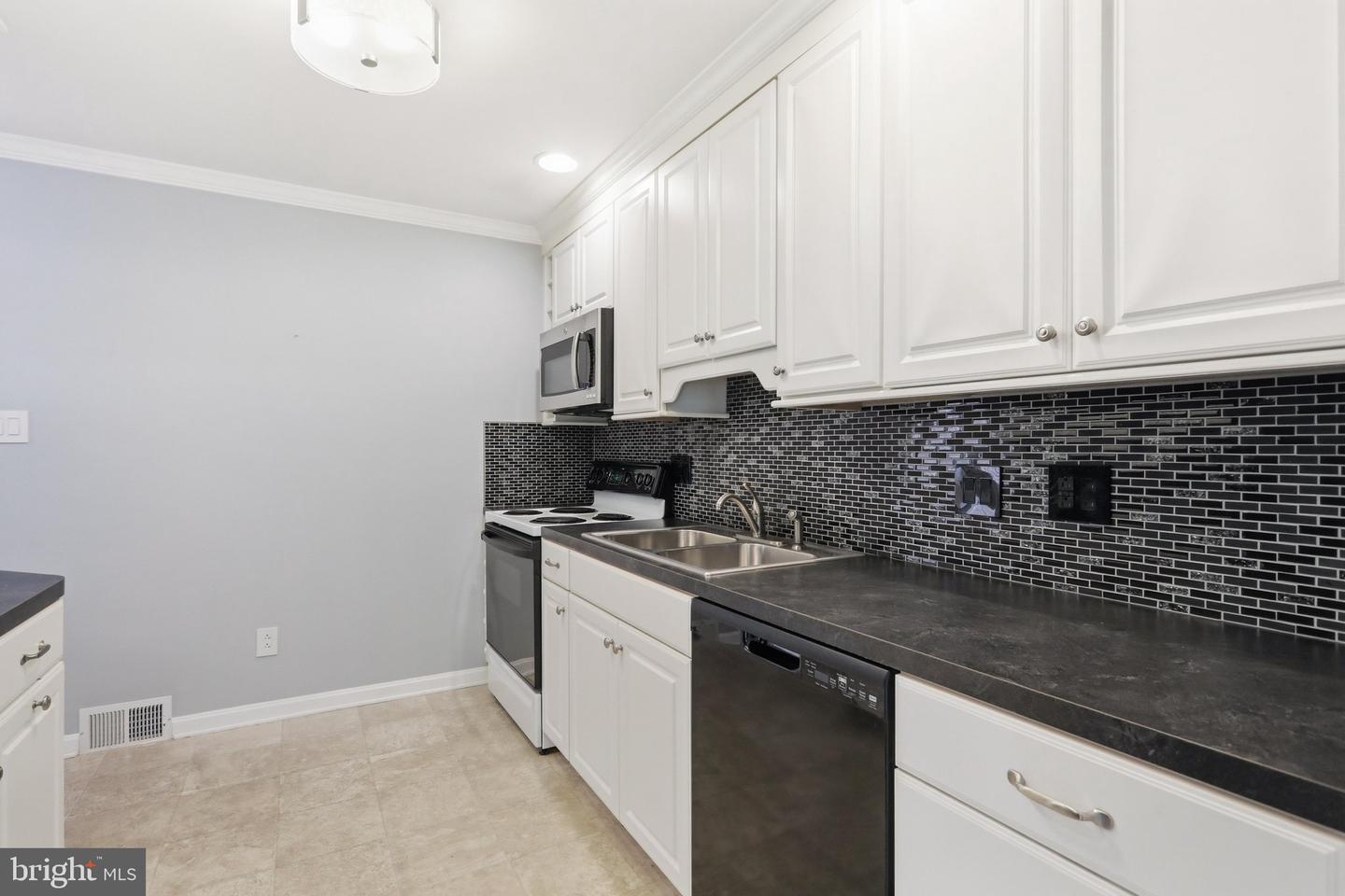 18820 Rolling Rd Property Photo 16