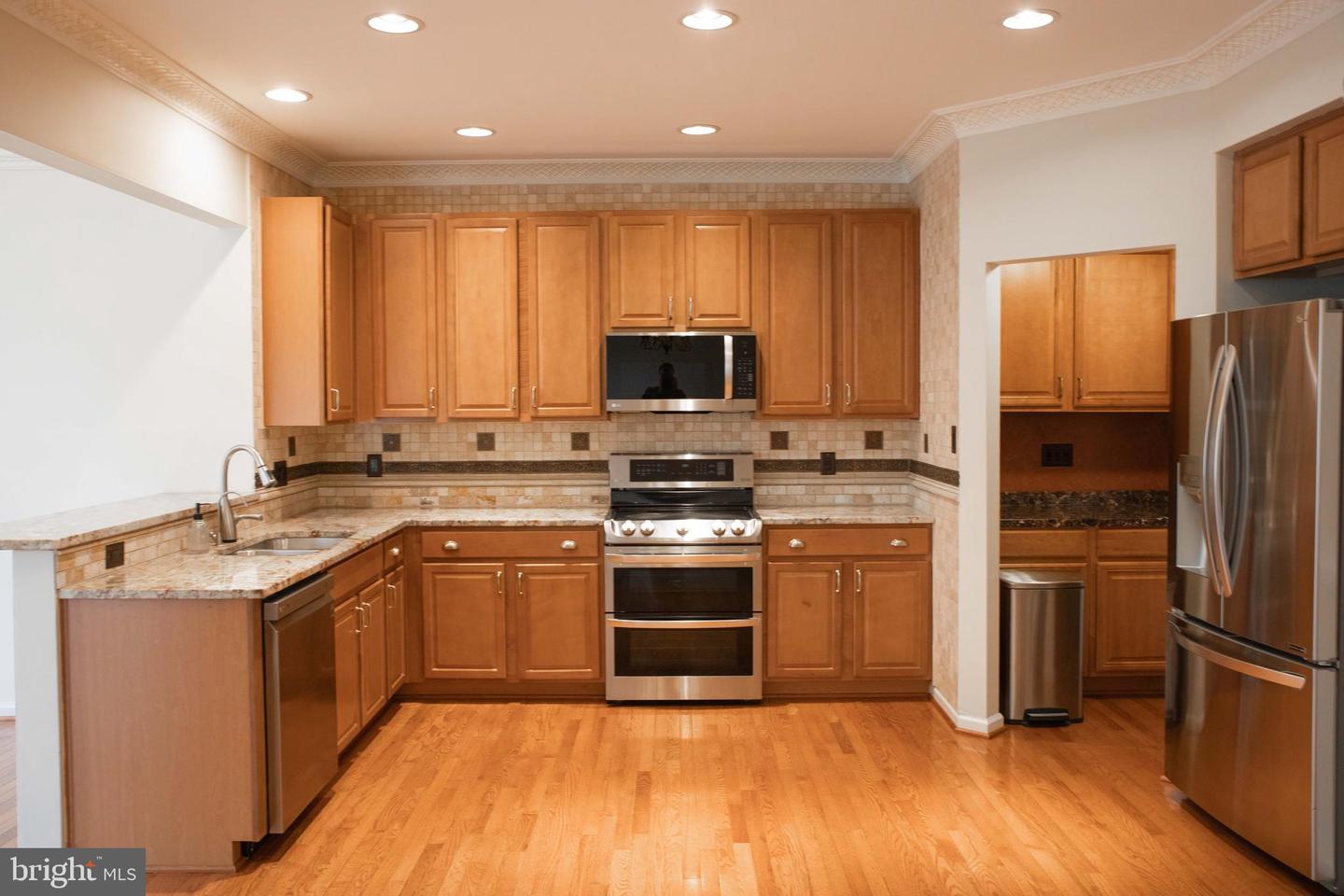 18136 Prestwick Ter Property Photo 3