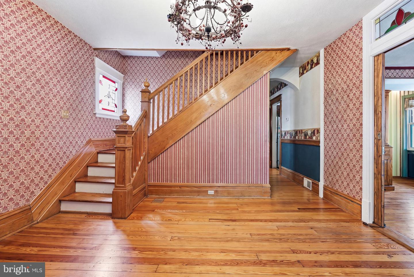 101 E Maple St Property Photo 16