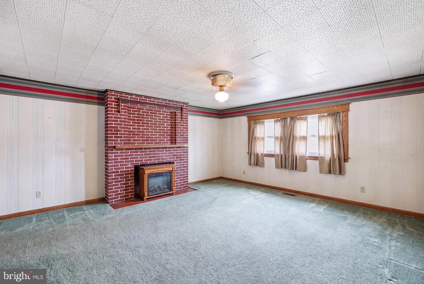 101 E Maple St Property Photo 27