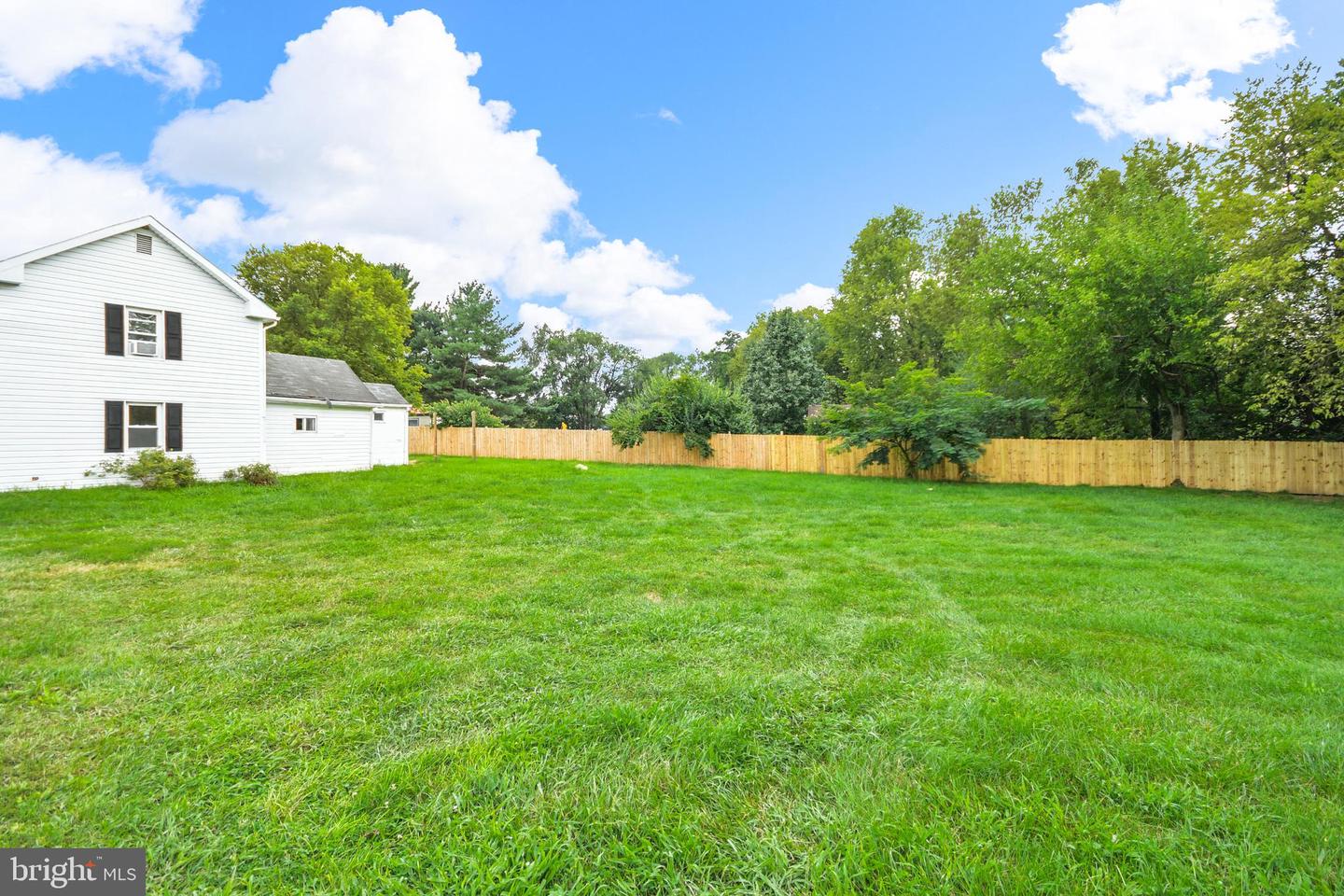 18003 Davis Ln Property Photo 2