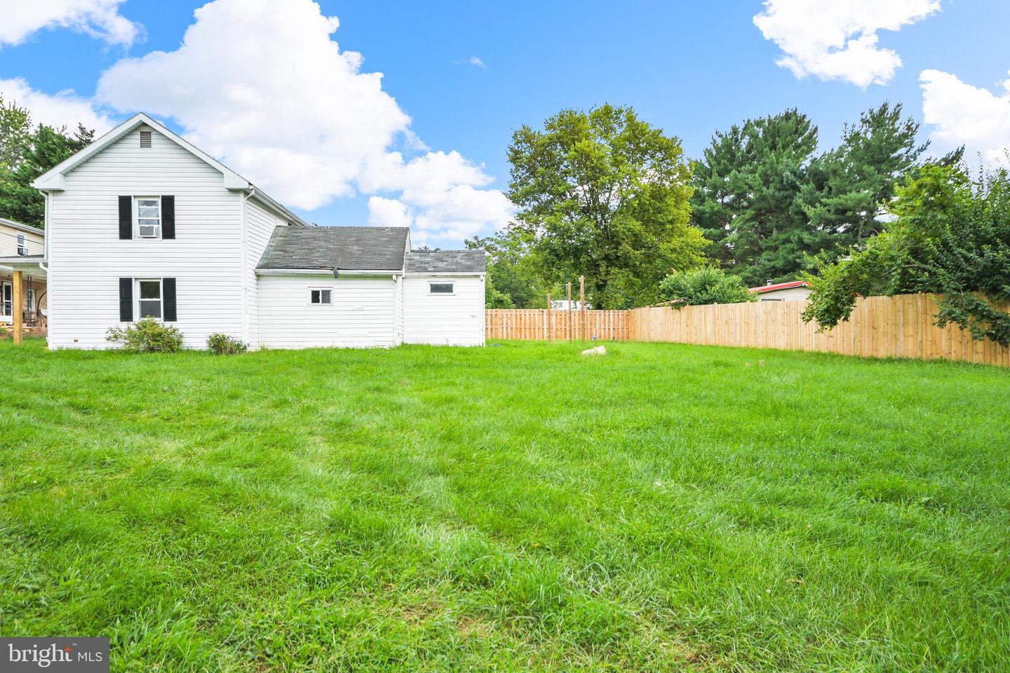 18003 Davis Ln Property Photo 3