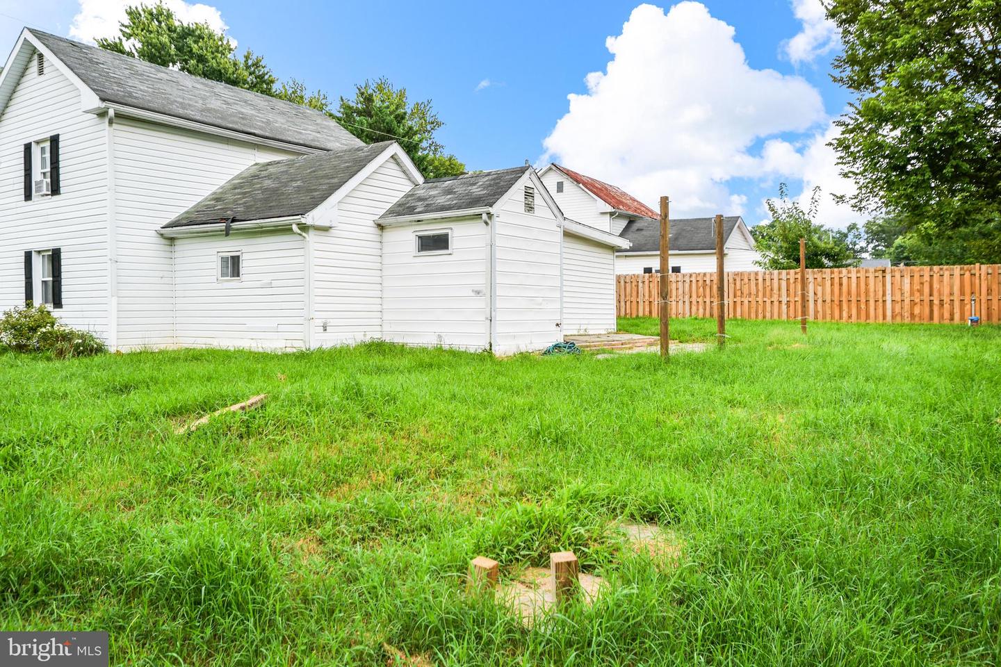 18003 Davis Ln Property Photo 4
