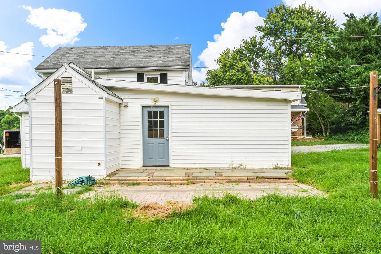 18003 Davis Ln Property Photo 5