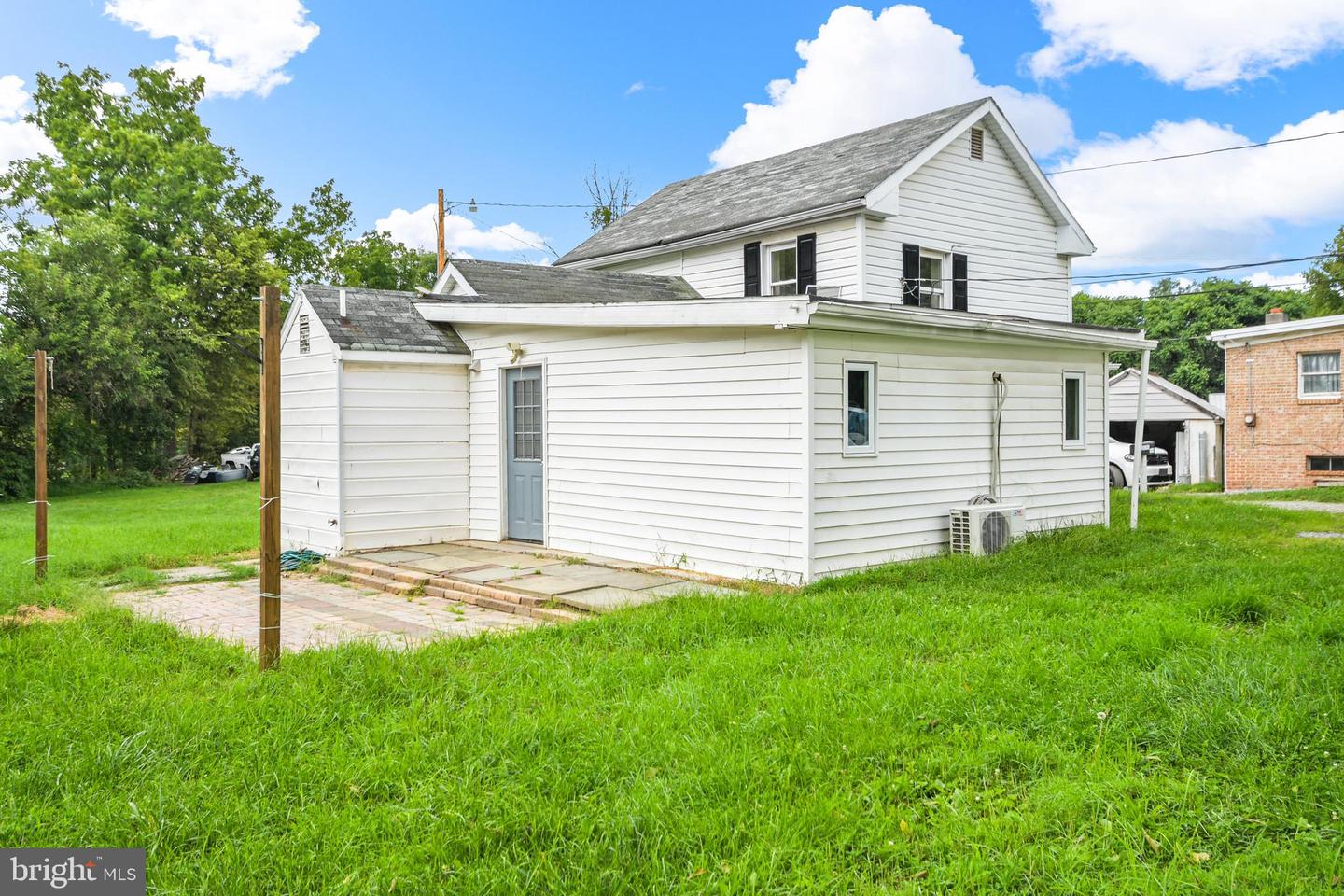 18003 Davis Ln Property Photo 6