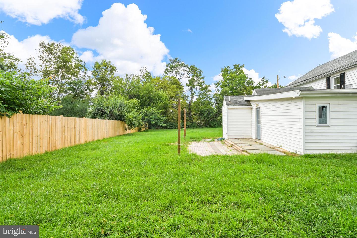 18003 Davis Ln Property Photo 7