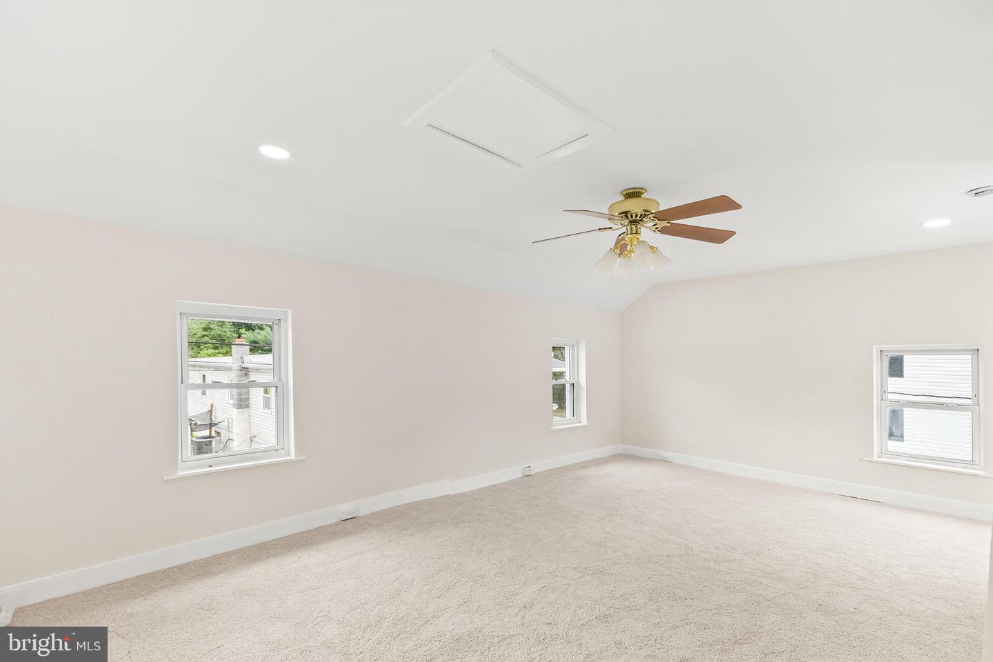 18003 Davis Ln Property Photo 32