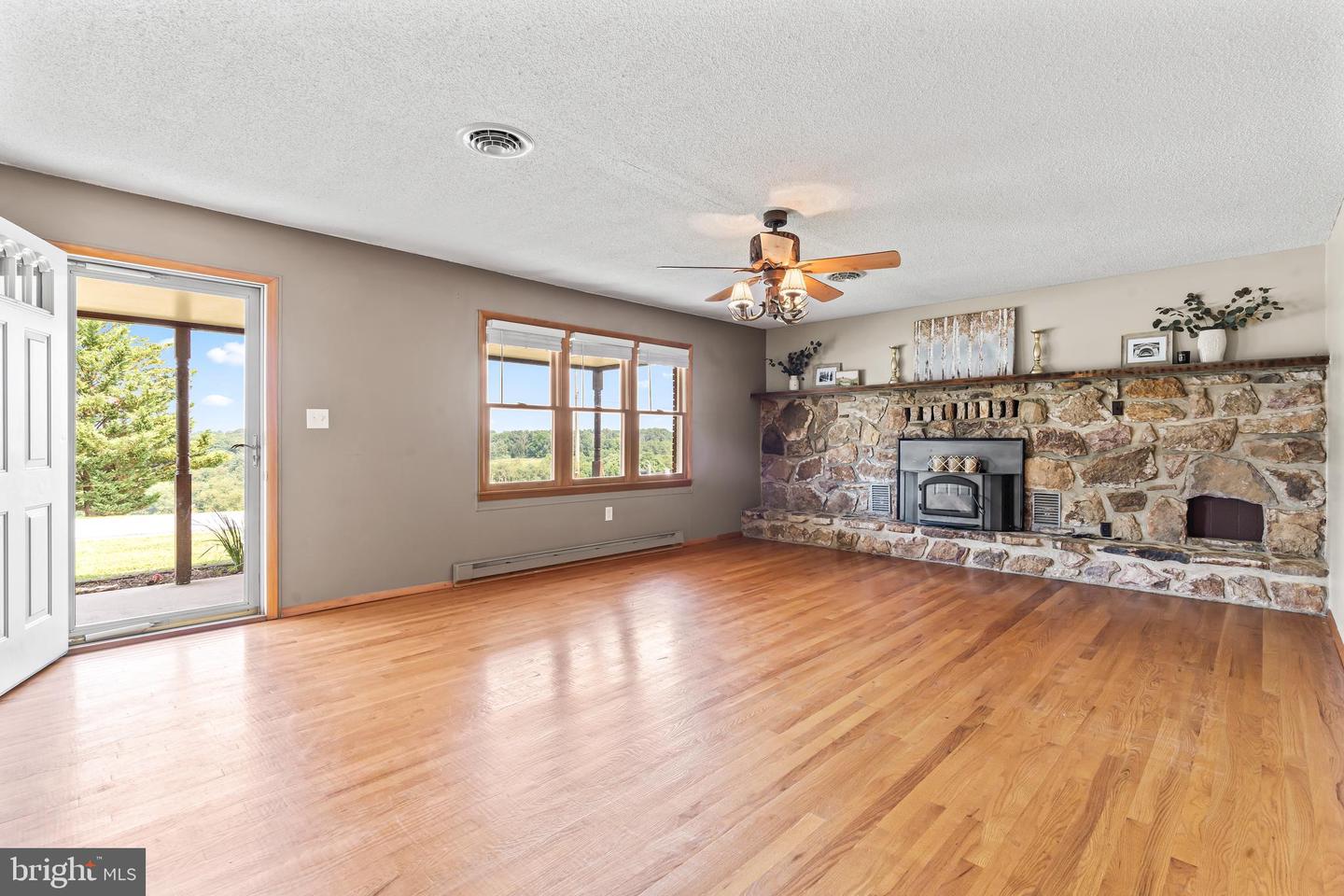 14435 White Oak Rdg Property Photo 7