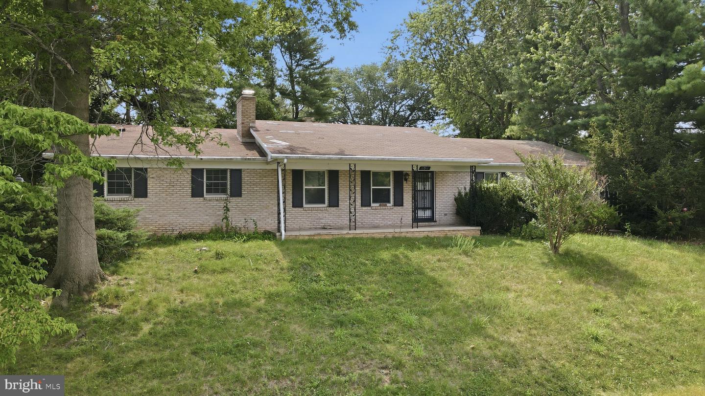 11911 Sycamore Dr Property Photo 3